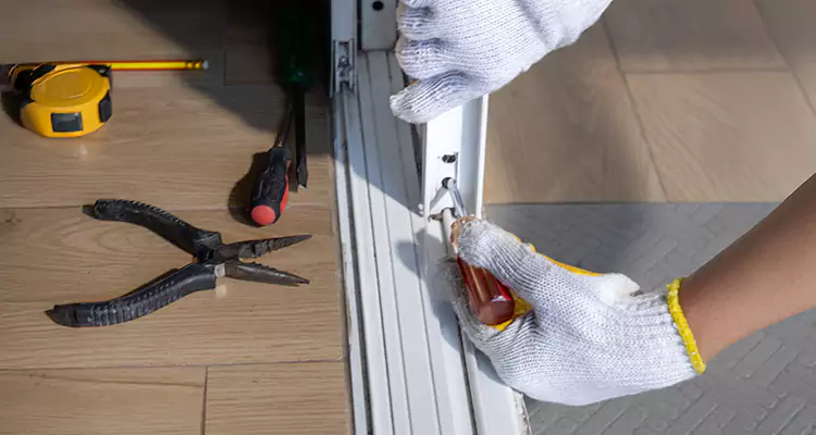 Screen Door Wheel Replacement in Maitland, FL